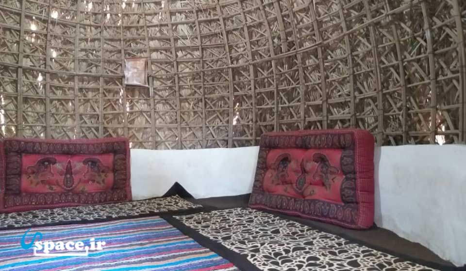 نمای  داخل آلاچیق های اقامتگاه بوم گردی نخلستان کویر - شهداد - روستای دولت آباد