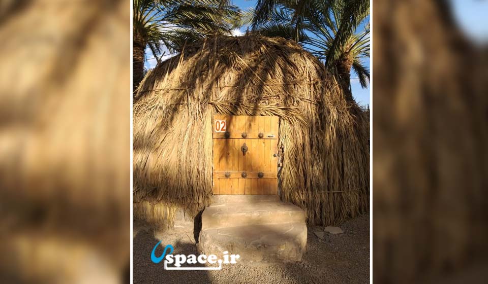 نمای بیرونی آلاچیق های اقامتگاه بوم گردی نخلستان کویر - شهداد - روستای دولت آباد