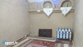 نمای داخلی اتاق معمولی اقامتگاه بوم گردی نخلستان کویر - شهداد - روستای دولت آباد